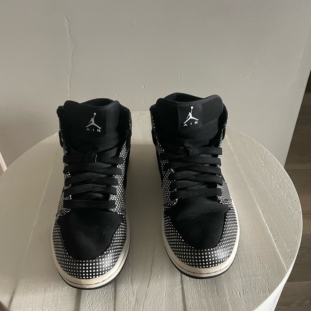 Jordan Men's Black and White Dotted Sneakers